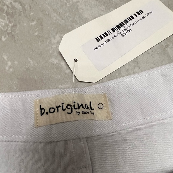 b original by shoe fly Women’s destroyed stripe ribbon denim white shorts size L - Picture 4 of 9